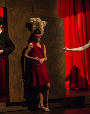 Baal theater a woman and two men on a red background©fernandezjeanlouis