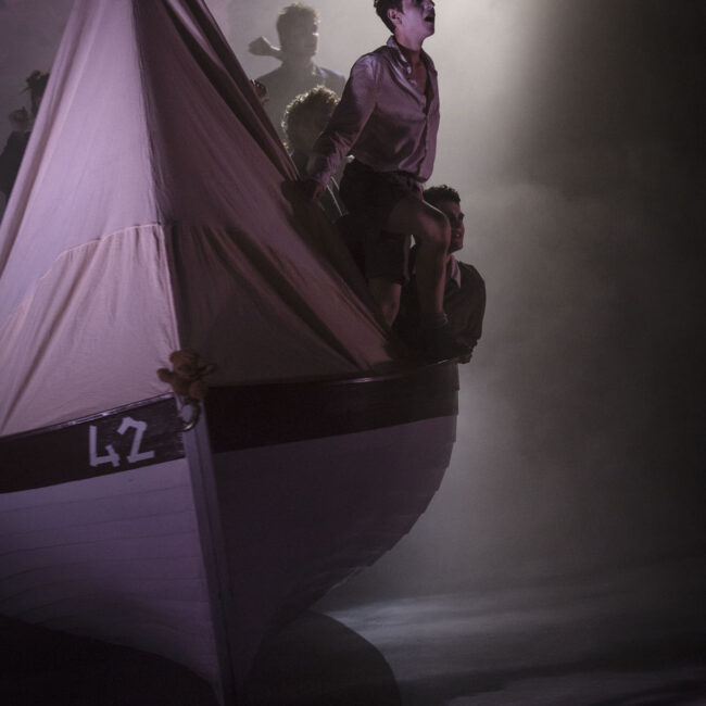 Radeau de la meduse theater a young man crying out to the ocean